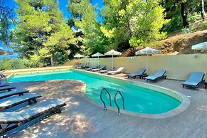 Greek Pride Cronwell Rahoni