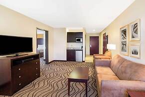 La Quinta Inn & Suites by Wyndham Floresville