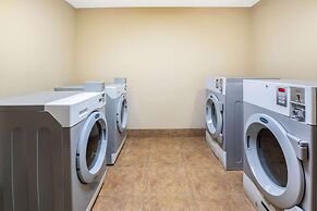 La Quinta Inn & Suites by Wyndham Floresville
