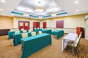 La Quinta Inn & Suites by Wyndham Floresville