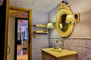 Six Keys Seaside Lodge