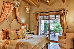 Six Keys Seaside Lodge