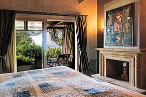 Six Keys Seaside Lodge