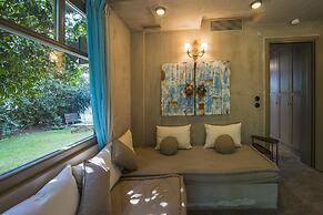 Six Keys Seaside Lodge