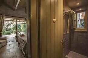 Six Keys Seaside Lodge