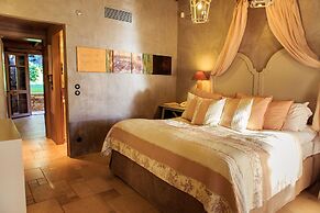 Six Keys Seaside Lodge