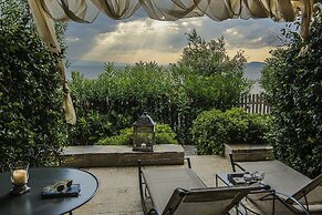 Six Keys Seaside Lodge