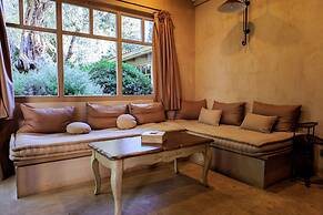 Six Keys Seaside Lodge