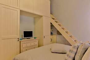 Six Keys Seaside Lodge