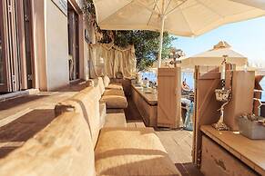 Six Keys Seaside Lodge