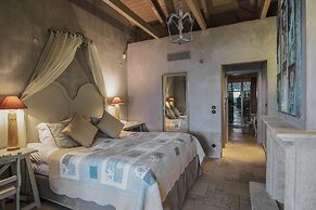 Six Keys Seaside Lodge