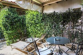 Six Keys Seaside Lodge