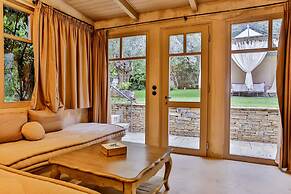 Six Keys Seaside Lodge