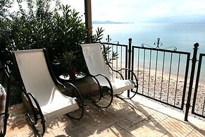 Six Keys Seaside Lodge