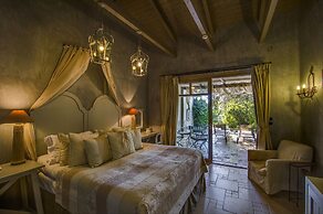 Six Keys Seaside Lodge