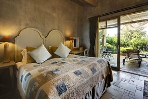 Six Keys Seaside Lodge