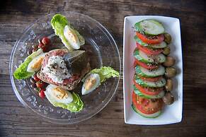 Six Keys Seaside Lodge