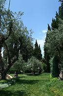 Six Keys Seaside Lodge