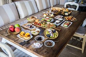 Six Keys Seaside Lodge