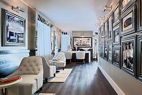 Gale South Beach, Curio Collection by Hilton