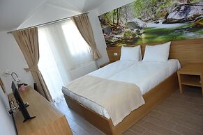 Hotel Lirak
