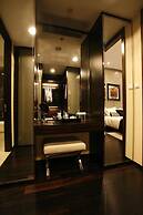 Silin Residence Poly World Trading Center