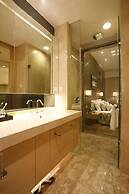 Silin Residence Poly World Trading Center