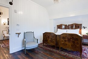 Washington School House