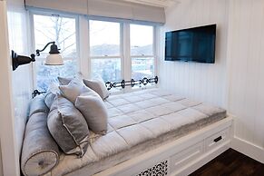 Washington School House