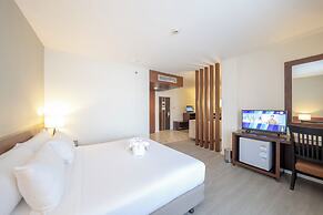 Golden Crown Grand Hotel