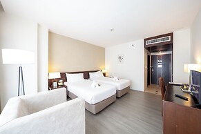 Golden Crown Grand Hotel