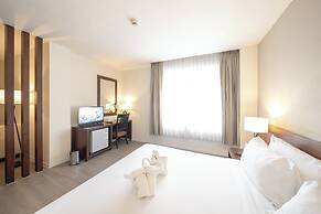 Golden Crown Grand Hotel