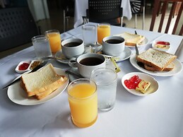 Golden Crown Grand Hotel