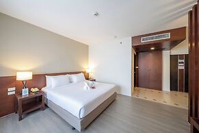 Golden Crown Grand Hotel