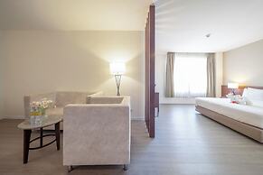 Golden Crown Grand Hotel