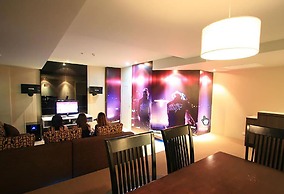 Golden Crown Grand Hotel