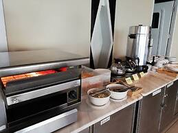 Golden Crown Grand Hotel