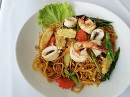 Golden Crown Grand Hotel