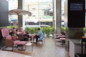 Golden Crown Grand Hotel