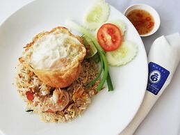 Golden Crown Grand Hotel