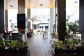 Golden Crown Grand Hotel