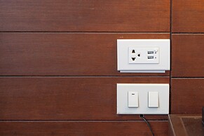 Golden Crown Grand Hotel