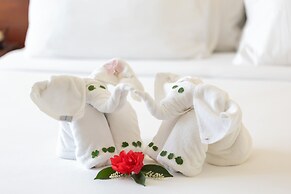 Golden Crown Grand Hotel