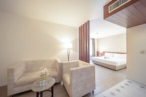 Golden Crown Grand Hotel