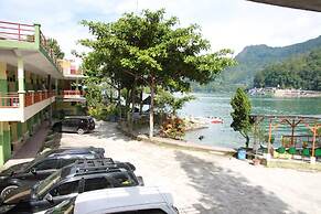 Pandu Lakeside Hotel Parapat - Toba Lake