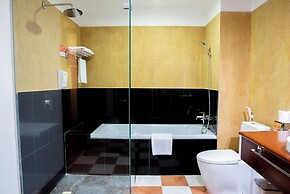 Royal Crown Hotel & Spa