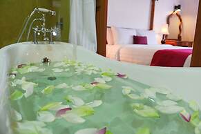 Royal Crown Hotel & Spa