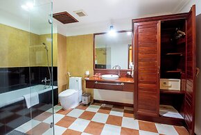 Royal Crown Hotel & Spa