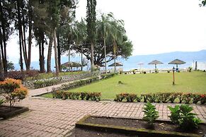 Pandu Lakeside Hotel Tuktuk
