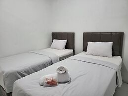 Pandu Lakeside Hotel Tuktuk